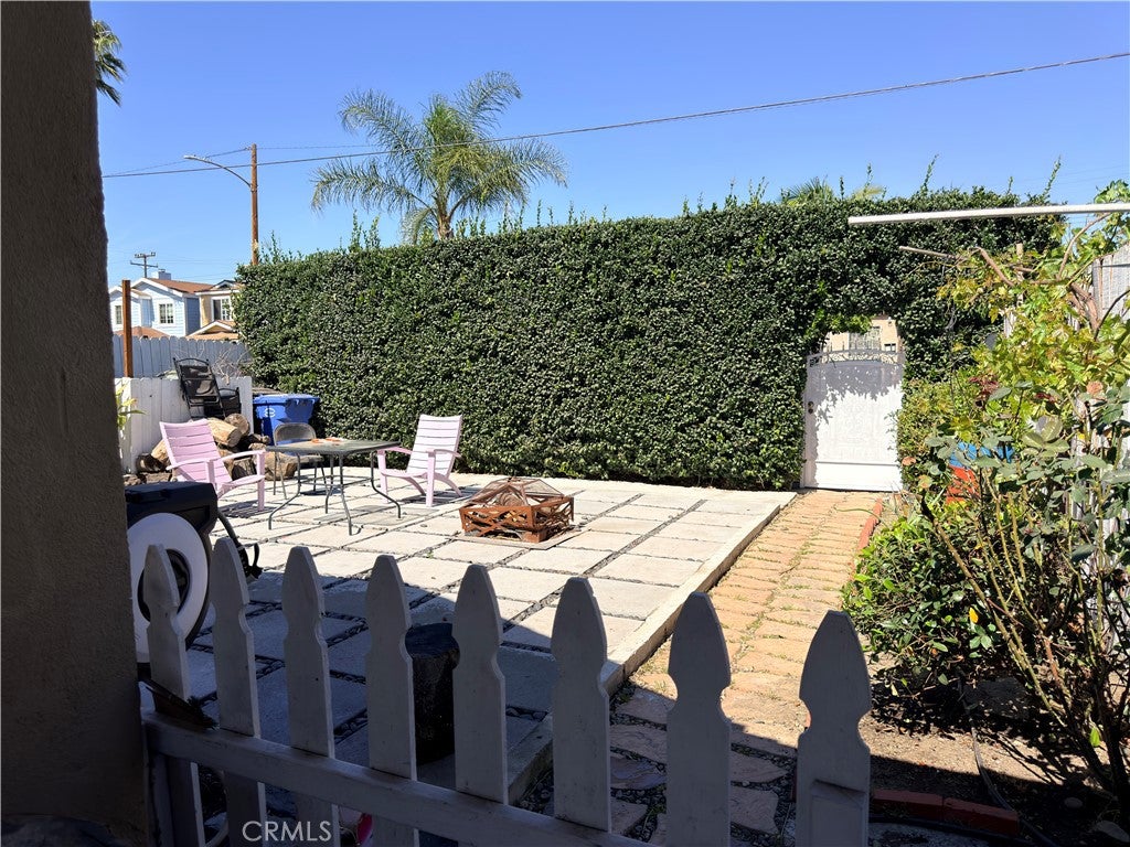 1318 E 100th Street
