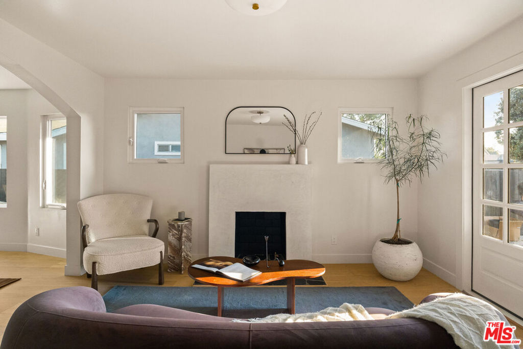 2916 Hillcrest Drive