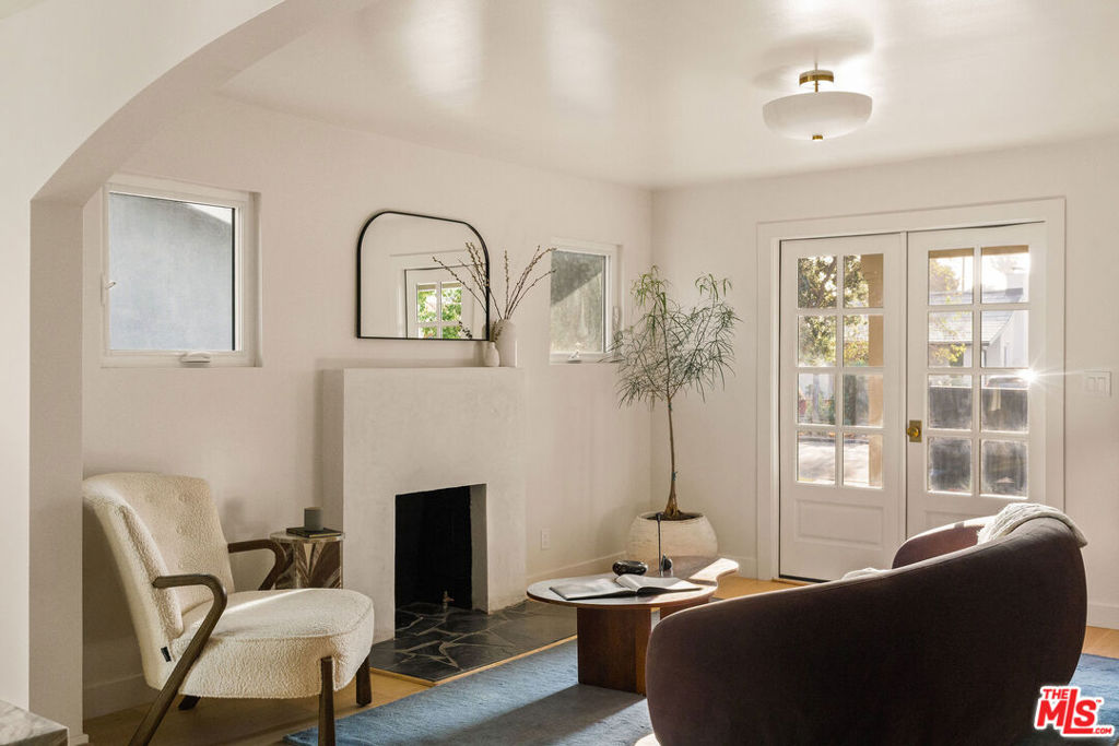 2916 Hillcrest Drive