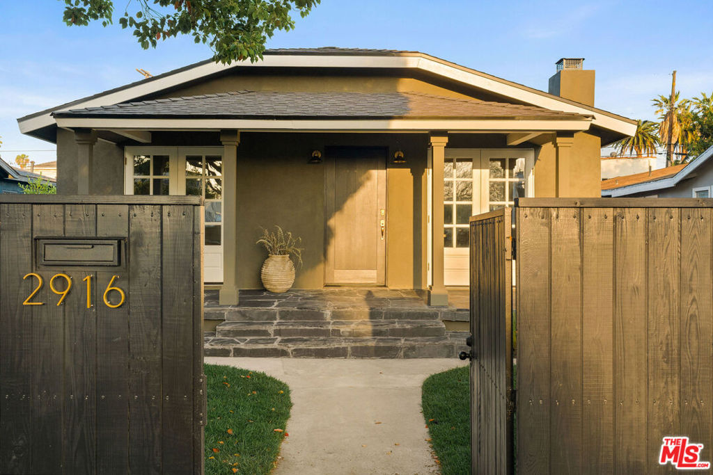 2916 Hillcrest Drive