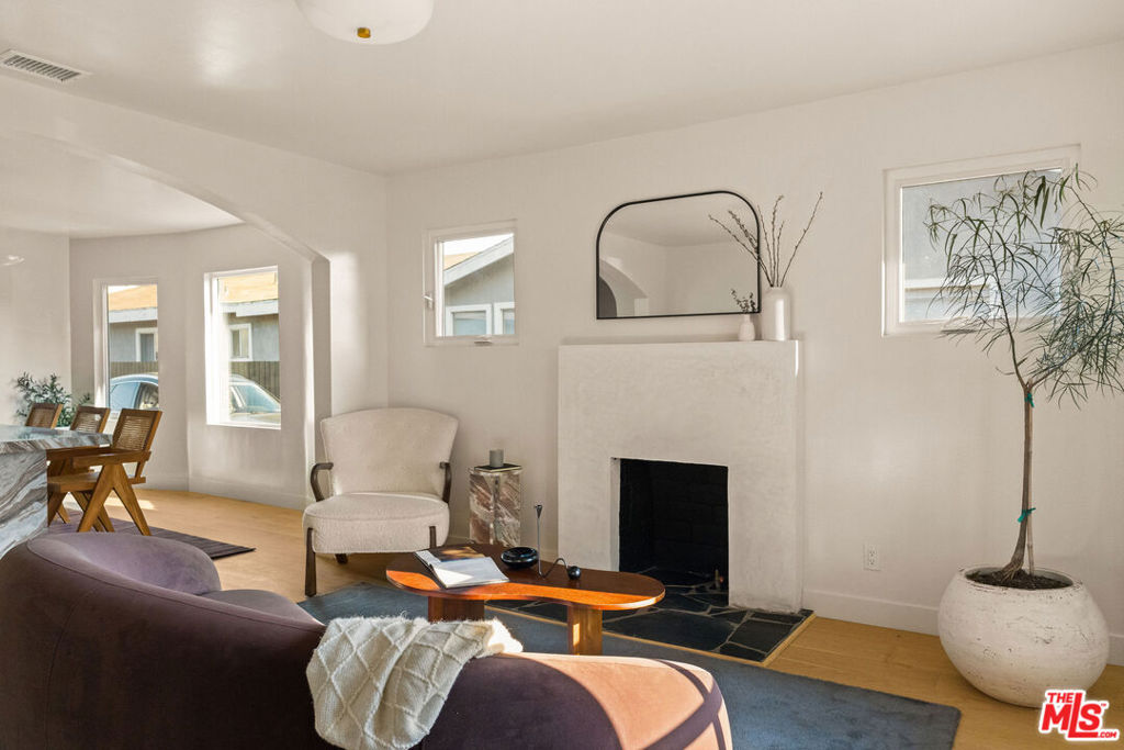 2916 Hillcrest Drive