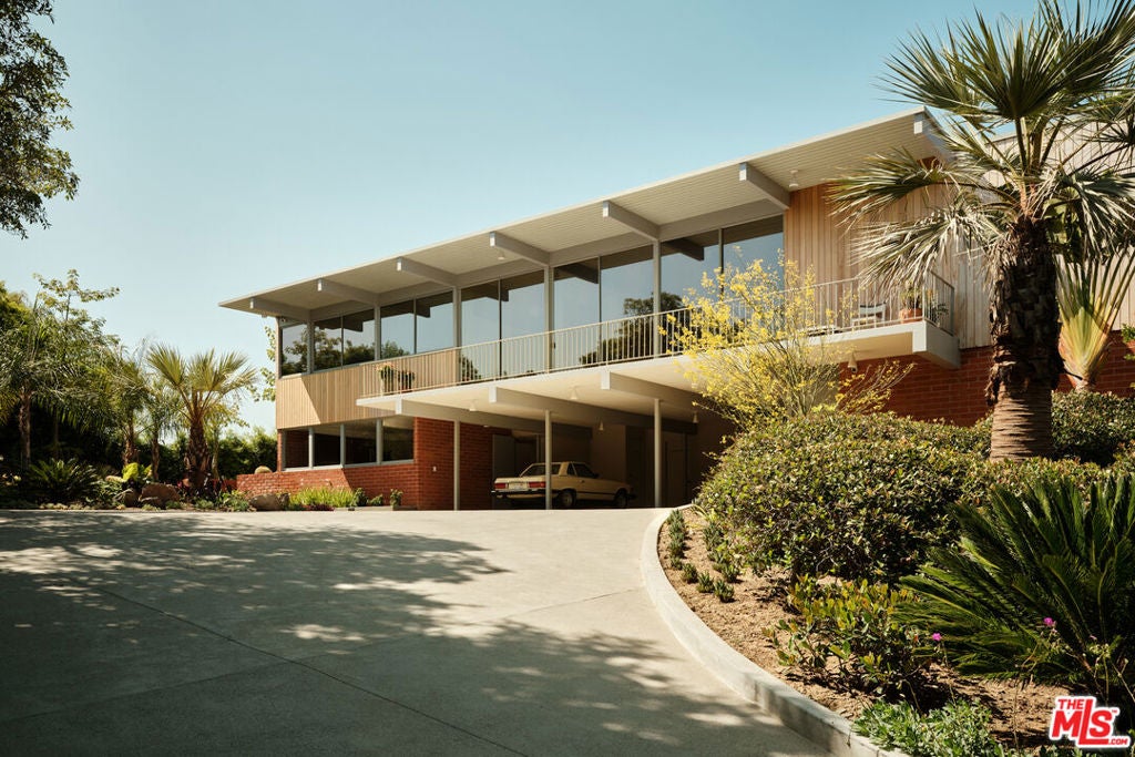 1035 Summit Drive