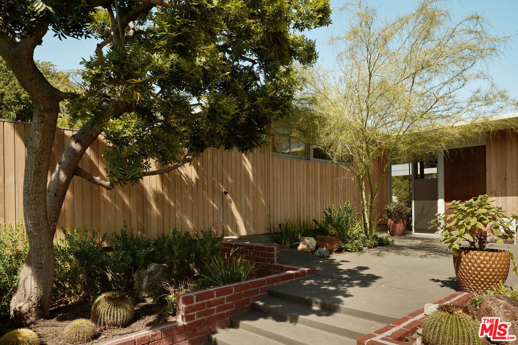 1035 Summit Drive