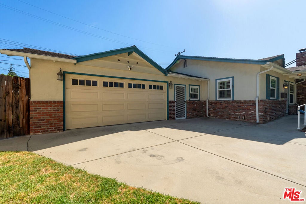 622 E Sandra Avenue