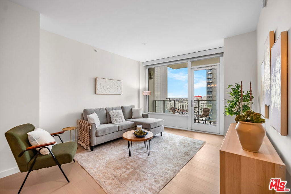 1050 S GRAND Avenue 1303