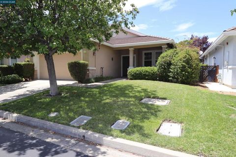 Photo of 567 Quindell Way Way, Brentwood, CA 94513 (MLS # 41140461)