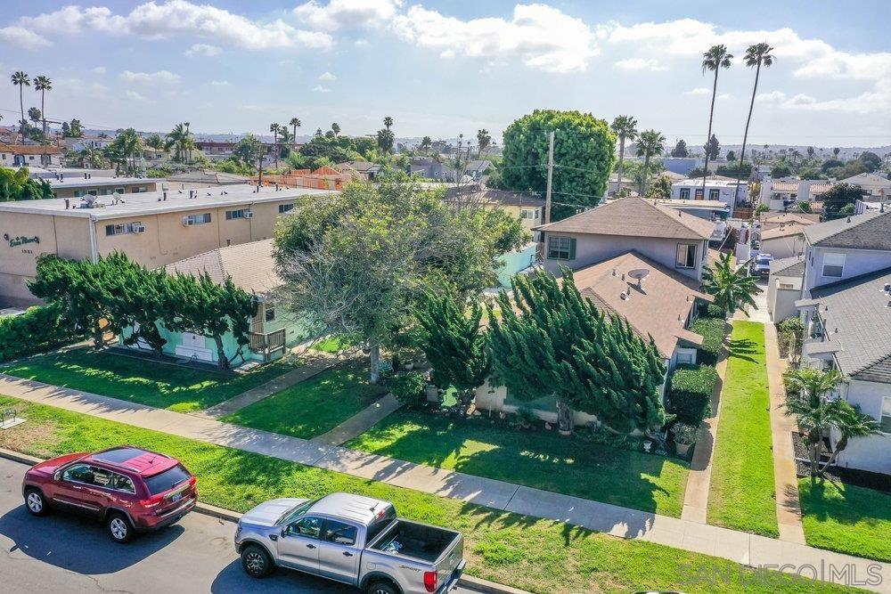 1533 39 Chalcedony St