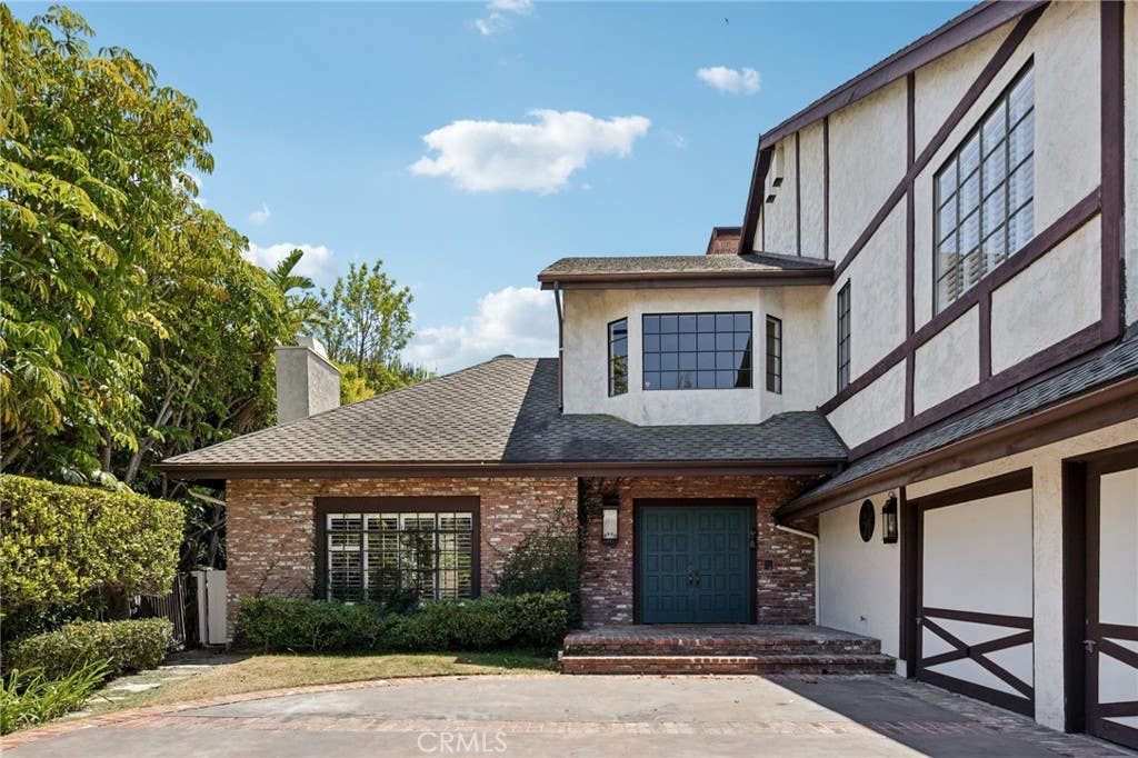 Photo of 10190 Baywood Court, Los Angeles, CA 90077 (MLS # SR26097283)