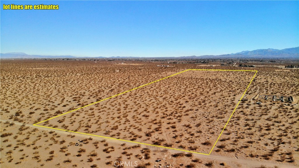 Build, invest, or escape to this spacious 20-acre lot with stunning desert views and endless potential. Enjoy peace, privacy, and wide-open space, an ideal setting for your next venture or long-term investment.