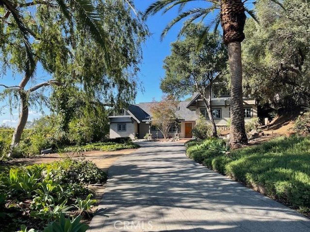 Photo of 4457 Liveoak Dr Dr, Claremont, CA 91711 (MLS # TR26046378)