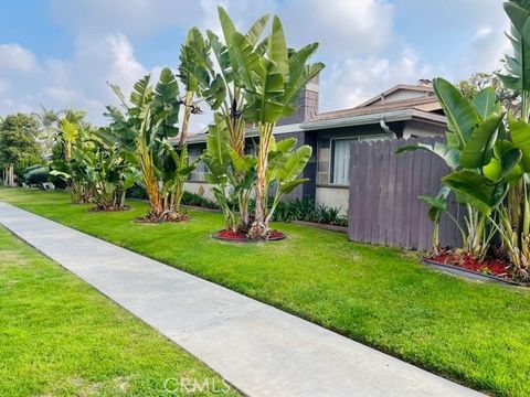 Photo of 17092 Emerald Ln #D, Huntington Beach, CA 92647 (MLS # NP26075822)