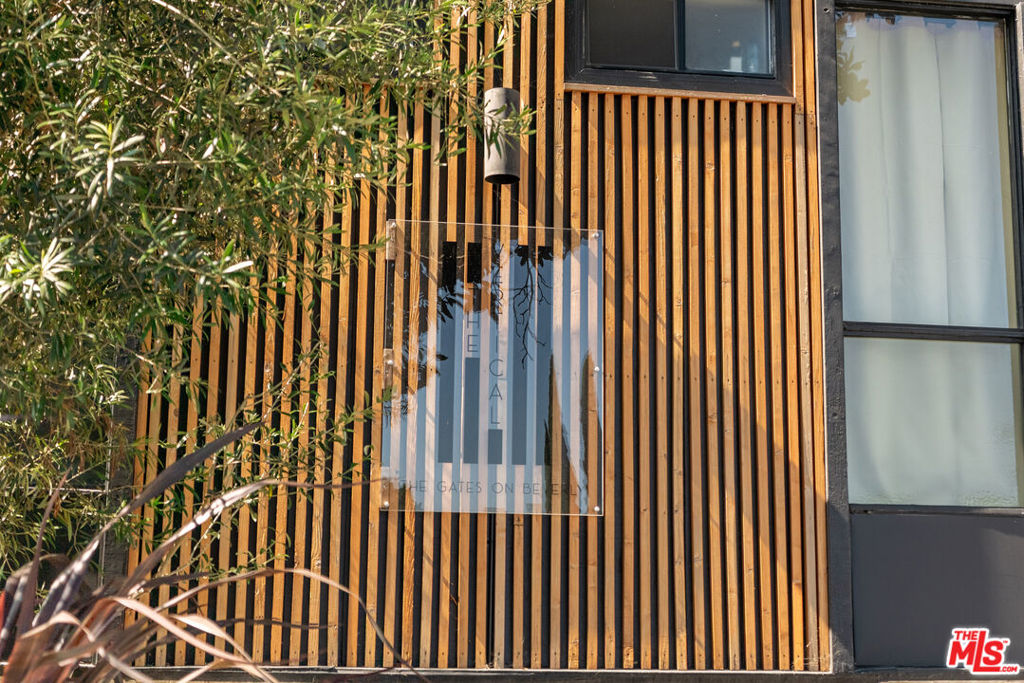 Properties 4 4723 Beverly Boulevard