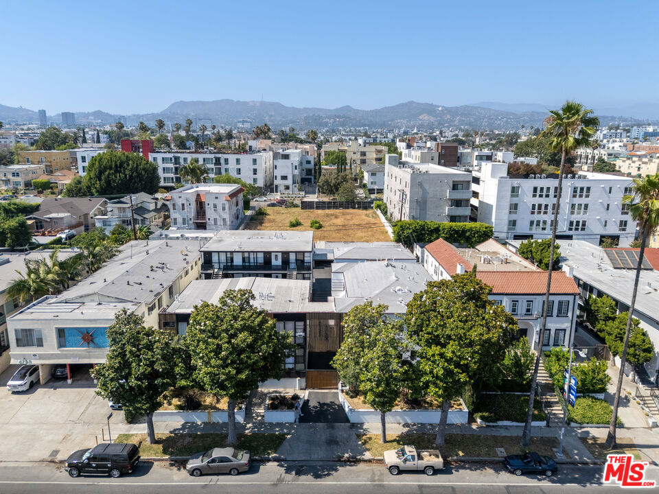 Properties 3 4723 Beverly Boulevard