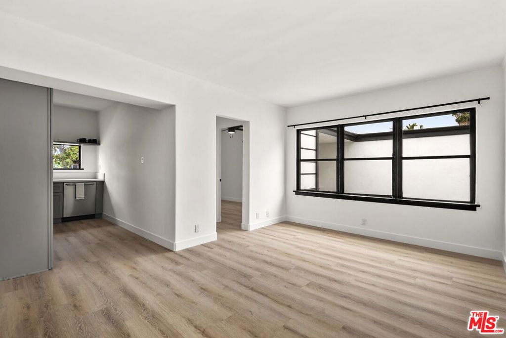 listing image 130725731344981454940