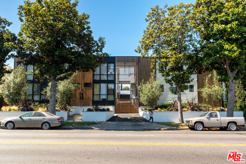 Properties 2 4723 Beverly Boulevard