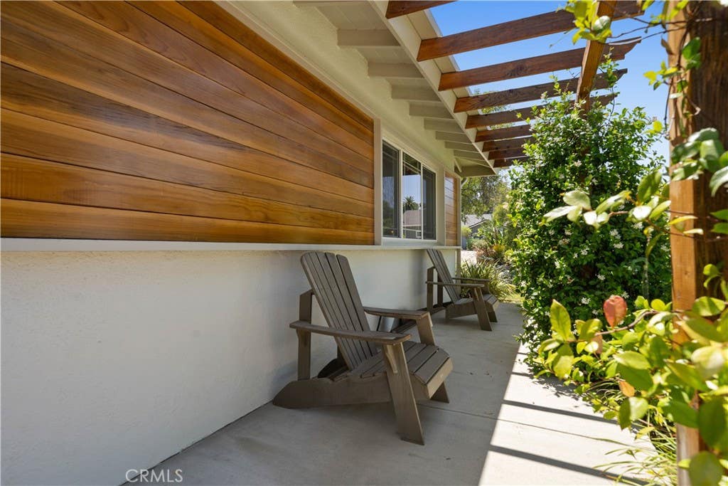 Photo of 5748 Larryan Drive, Woodland Hills, CA 91367 (MLS # SR26135776)