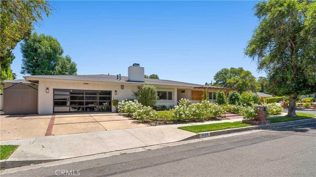 Photo of 5748 Larryan Drive, Woodland Hills, CA 91367 (MLS # SR26135776)