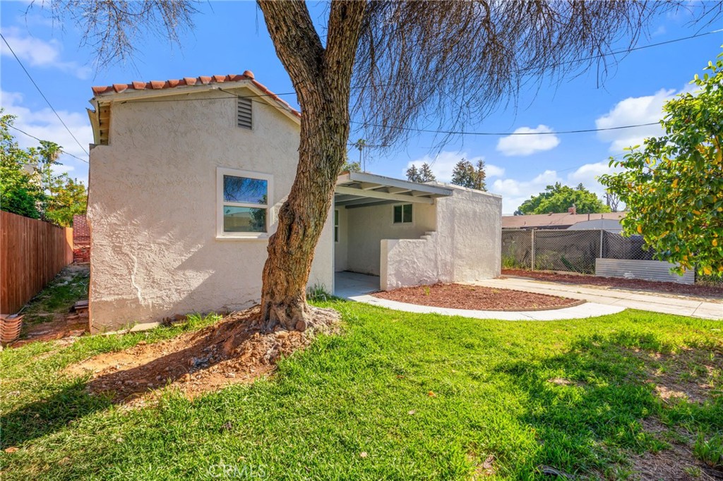 2723 Iris Street