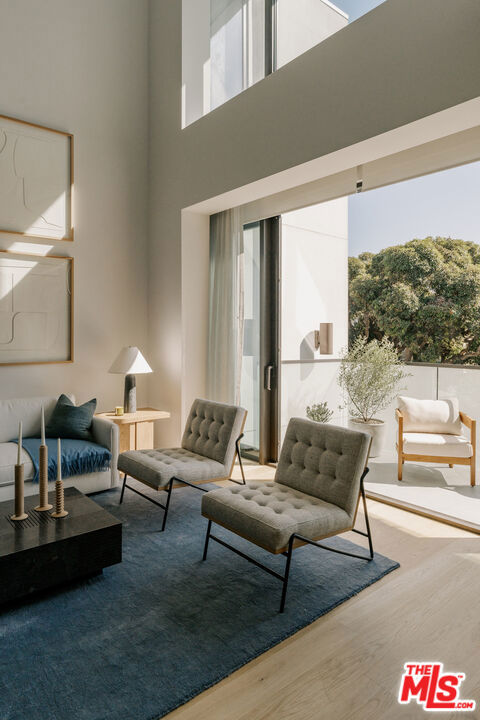 702 N Doheny Drive TH8