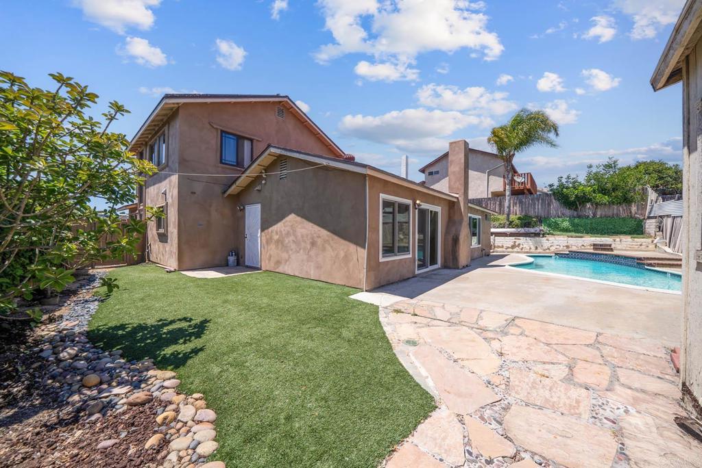 7439 Carrie Ridge Way