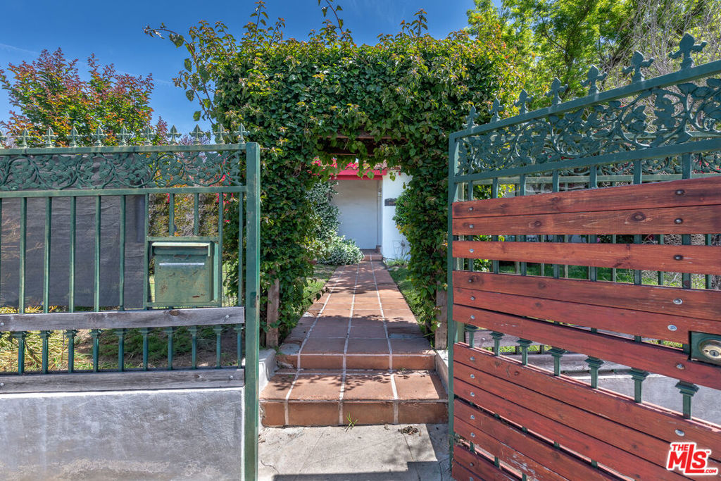 2008 S Bedford Street