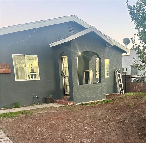 6808 Benson Huntington Park CA 90255