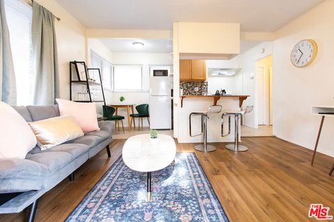 Photo of 313 Fischer Street #B, Glendale, CA 91205 (MLS # 25546751)