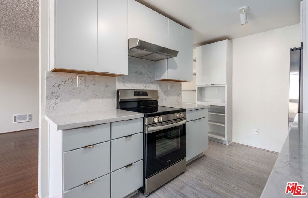 6050 Canterbury Drive E214