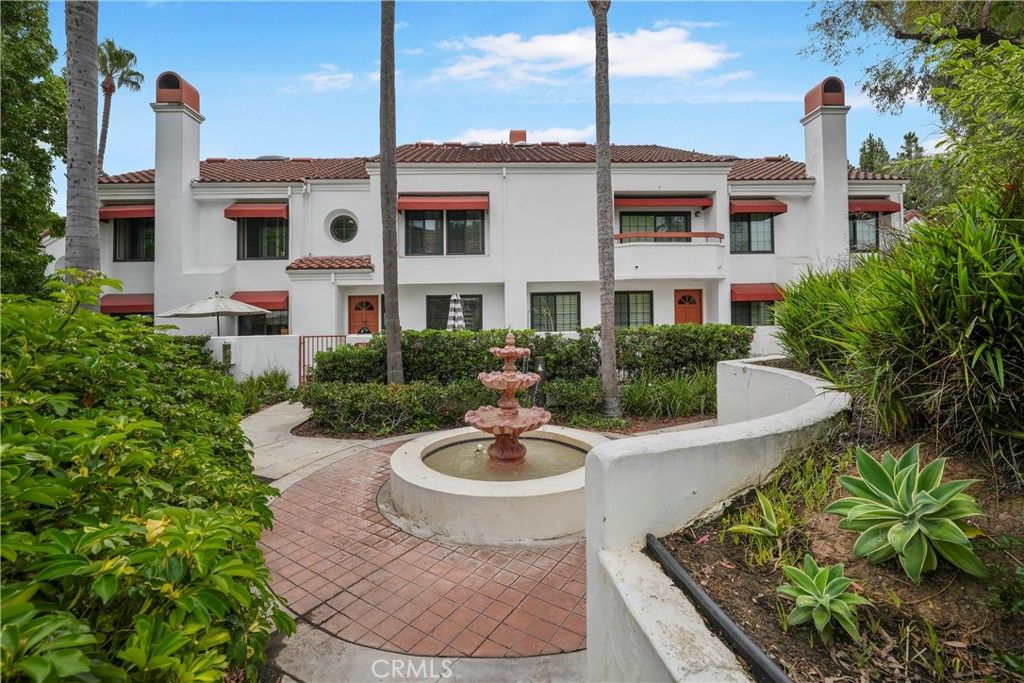 Photo of 19581 Pompano Ln Ln #107, Huntington Beach, CA 92648 (MLS # OC25143299)