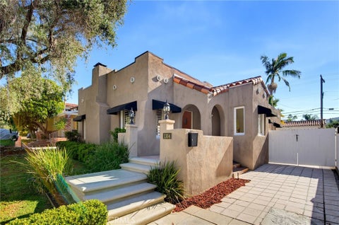 Photo of 1304 Carmen Drive, Glendale, CA 91207 (MLS # BB26213336)
