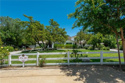 Photo of 5460 ROUND MEADOW RD, Hidden Hills, CA 91302 (MLS # SR26105236)