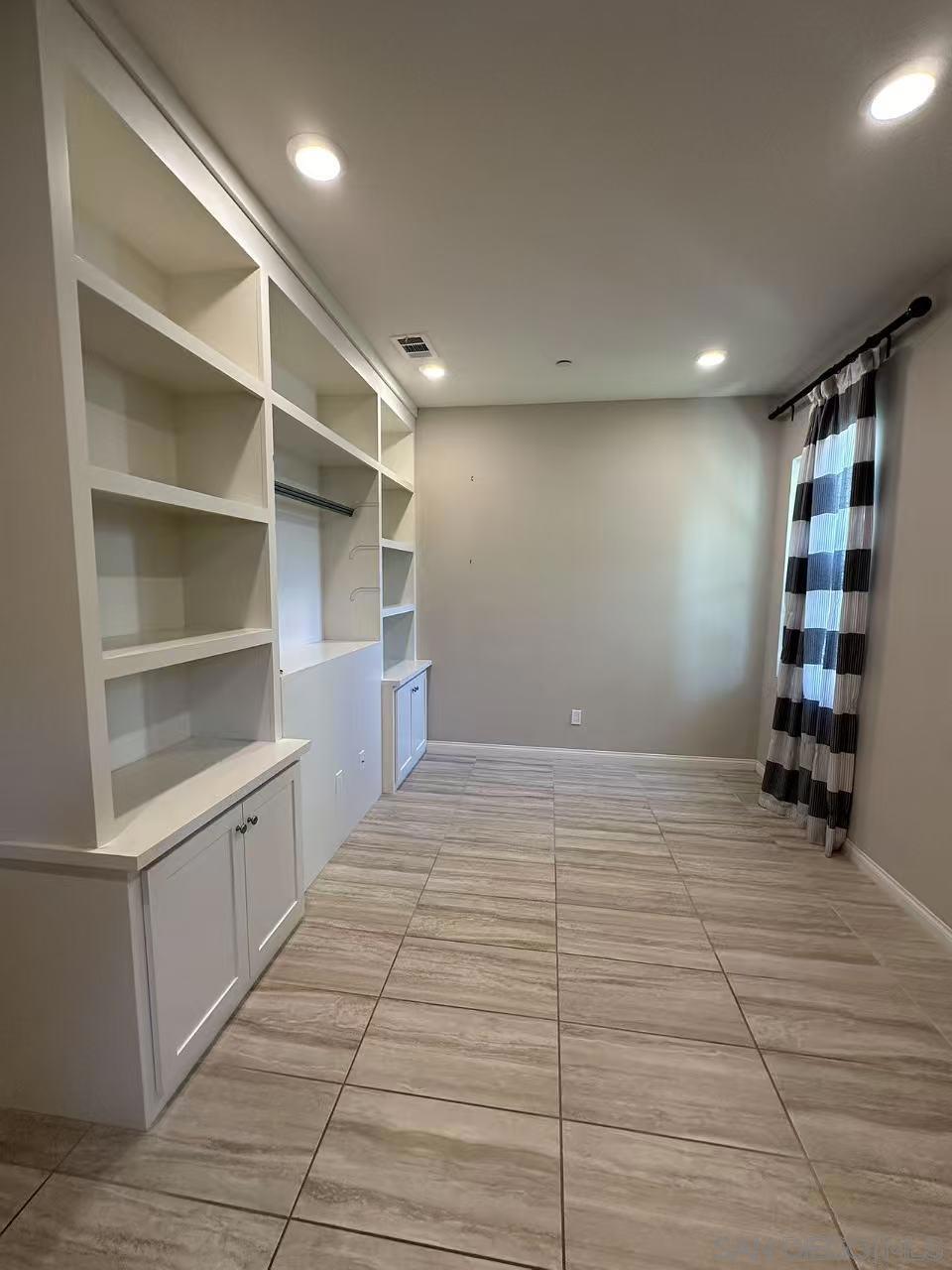 5992 Village Center Loop 4