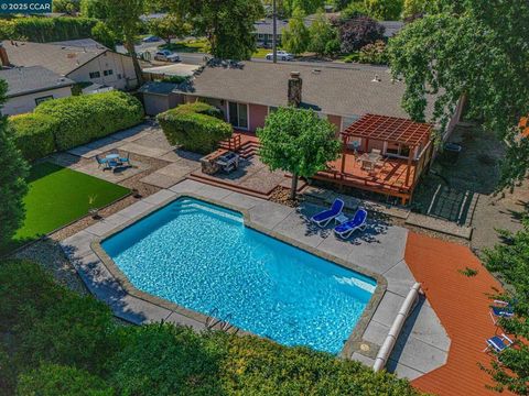 Photo of 323 Laurel Dr Dr, Danville, CA 94526 (MLS # 41107092)