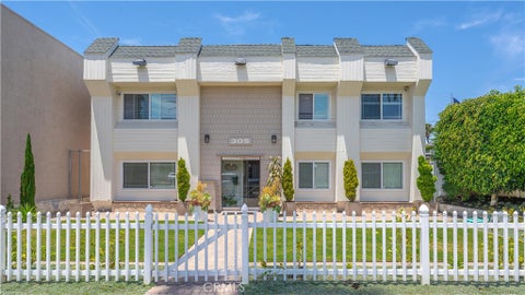 Photo of 305 17th ST, Huntington Beach, CA 92648 (MLS # OC26210974)