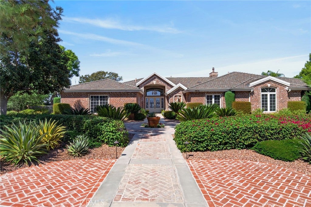 6872 Chartwell