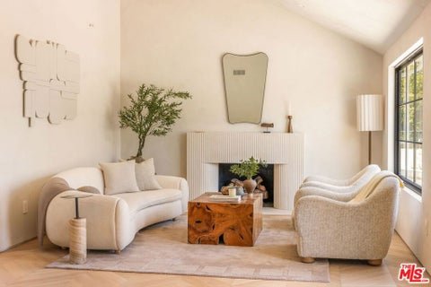 Photo of 8353 Sunset View Drive, Los Angeles, CA 90069 (MLS # 26859159)