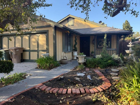 Photo of 963 Santa Fe Avenue, Ventura, CA 93004 (MLS # V1-39512)