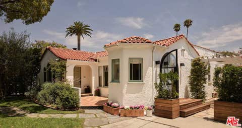 Photo of 1090 Superba Avenue, Venice, CA 90291 (MLS # 26844373)