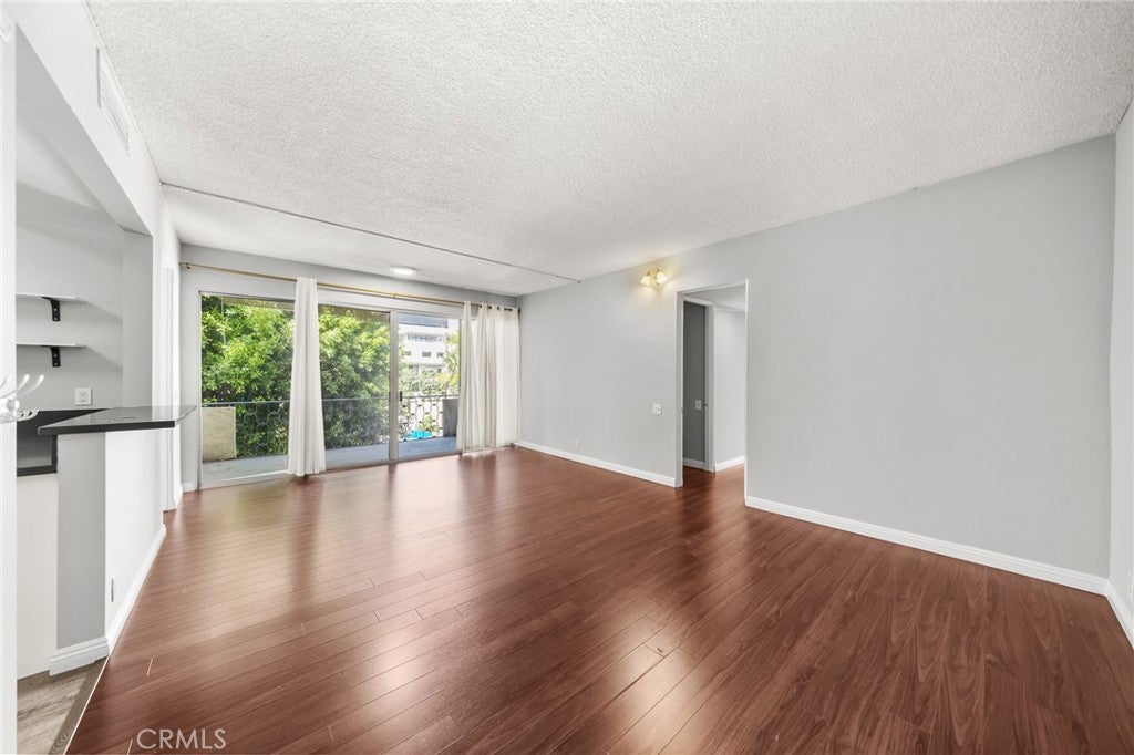 985 E California 306