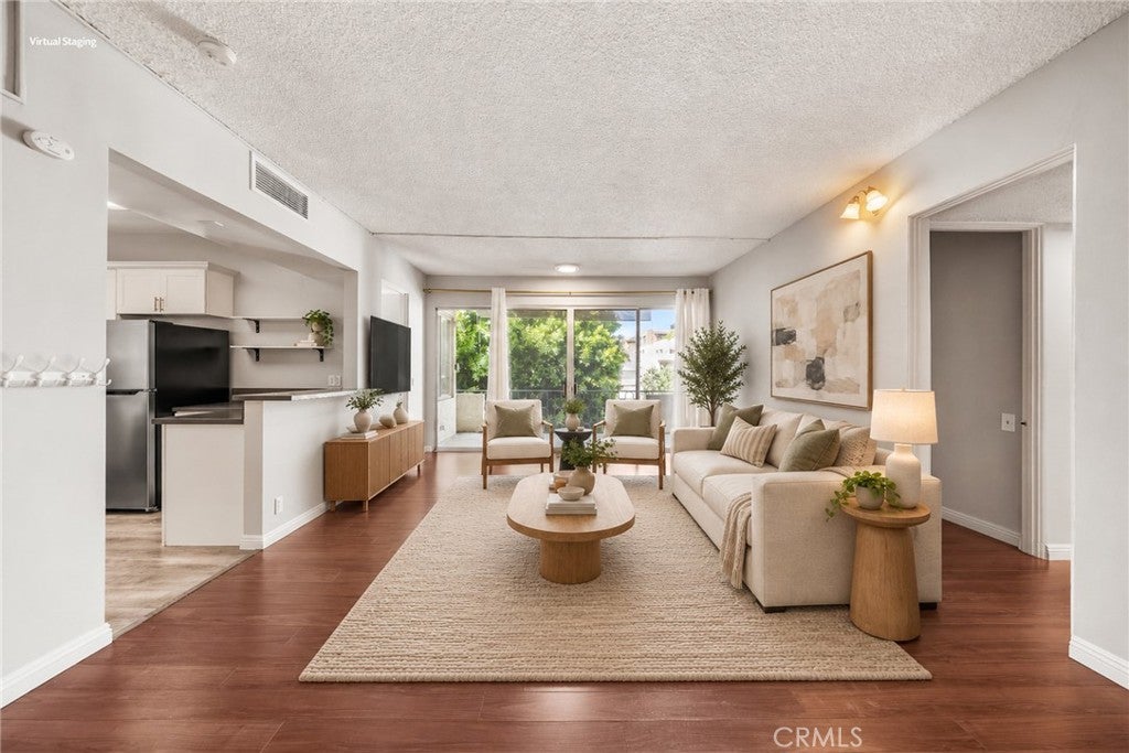 985 E California 306