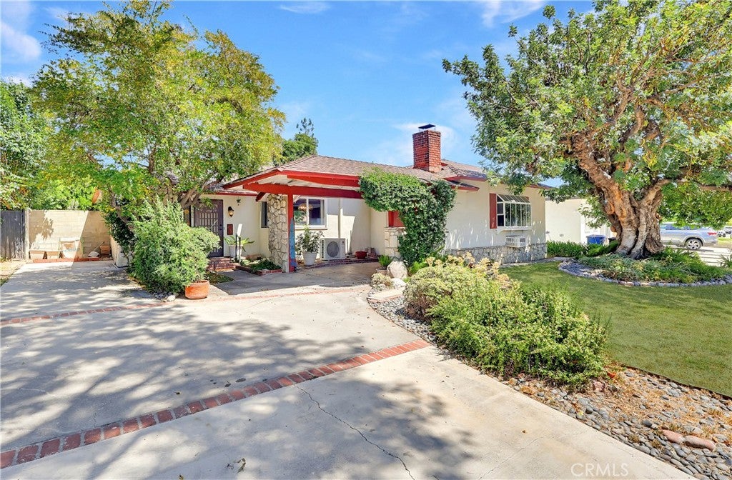 7508 Paso Robles Avenue, Lake Balboa CA 91406
