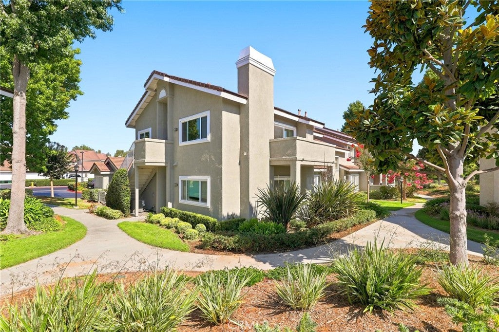 549 N Springbrook N, Irvine CA 92614