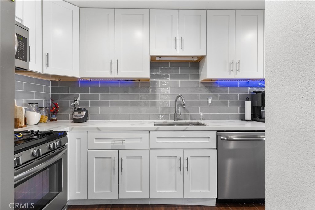 TURN-KEY & MOVE-IN READY! This beautifully updated unit has it all— The entry level features stylish wood-look tile flooring throughout, complemented by a modern stone-accented fireplace that adds warmth and charm to the living and dining areas. The remodeled kitchen shines with sleek stainless steel appliances, stunning countertops, and a designer high-fashion backsplash. Upstairs, you'll find updated flooring, ceiling fans in every bedroom, Both bathrooms have been thoughtfully upgraded with modern finishes. Additional highlights include dual-pane replacement windows throughout, a 2-car garage with finished flooring, and a full wall of built-in storage shelves—perfect for all your extras. Conveniently located just minutes from the freeway, Castaic Sports Complex, and the brand-new Aquatic Center, this is a home you won’t want to miss!