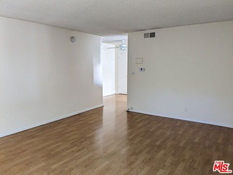 Tiny photo for 633 N Sweetzer Avenue #4, West Hollywood, CA 90048 (MLS # 25623513)