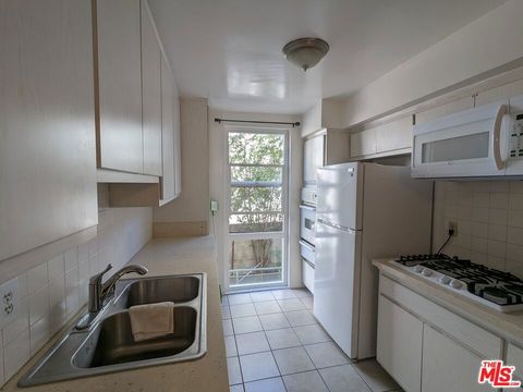 Tiny photo for 633 N Sweetzer Avenue #4, West Hollywood, CA 90048 (MLS # 25623513)