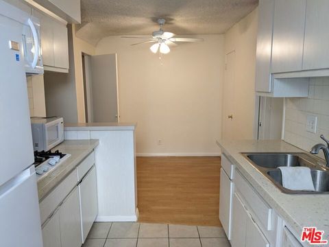 Tiny photo for 633 N Sweetzer Avenue #4, West Hollywood, CA 90048 (MLS # 25623513)