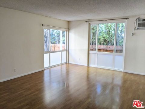 Tiny photo for 633 N Sweetzer Avenue #4, West Hollywood, CA 90048 (MLS # 25623513)