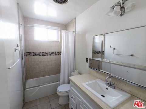 Tiny photo for 633 N Sweetzer Avenue #4, West Hollywood, CA 90048 (MLS # 25623513)