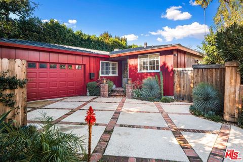 Photo of 4247 Sespe Avenue, Sherman Oaks, CA 91403 (MLS # 25614213)