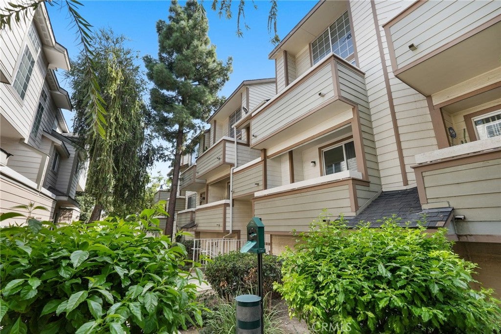 11150 Glenoaks 282